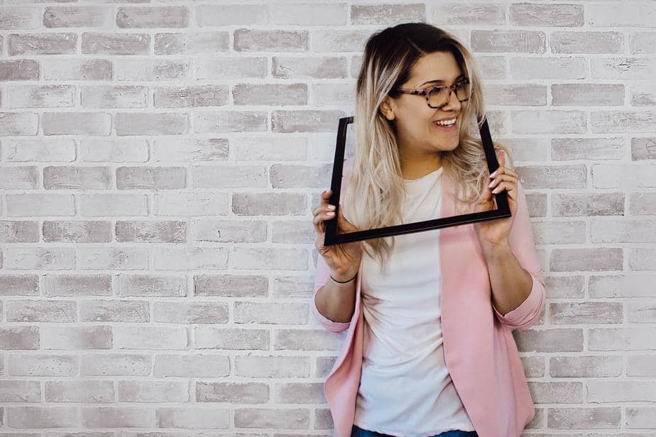 woman-with-picture-frame-over-her-head