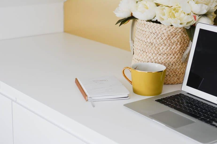 the bilingual working desk